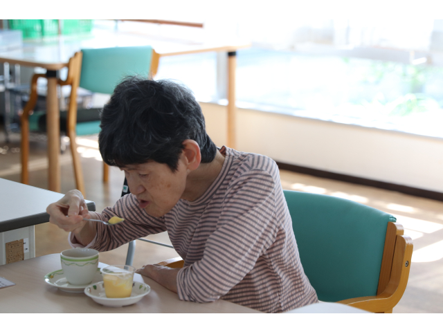 夢中で食べてます😄