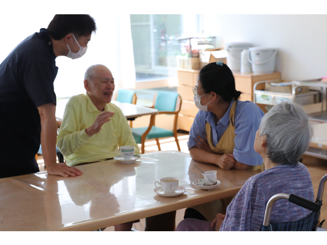 ここのテーブル楽しそうだぁ😚