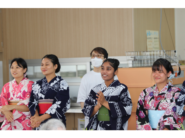 技能実習生も笑顔で歌います🎶