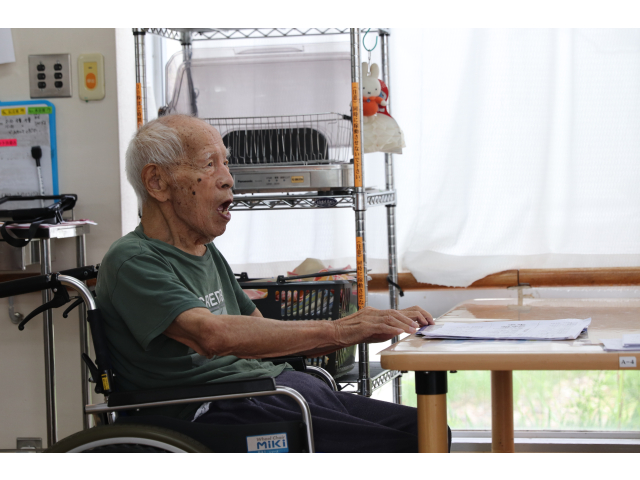 大きな口を開けて歌っていました👄