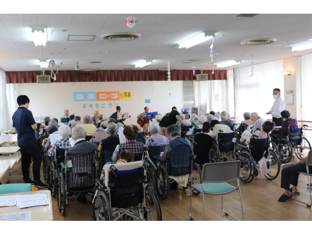 皆さん奏でられる音色に聞き入っています😲