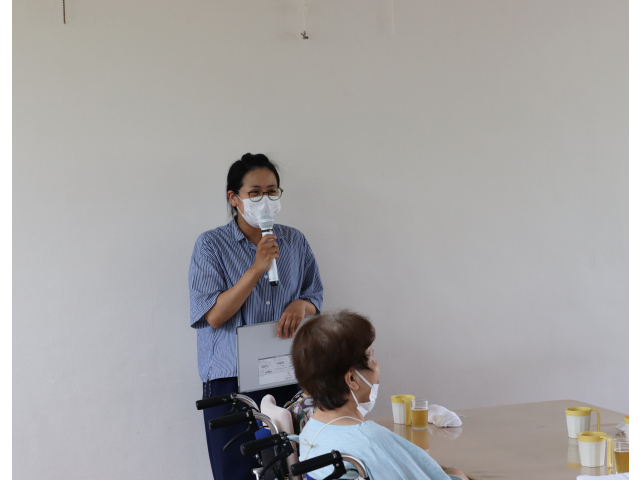 生活相談員の司会進行で各フロアへお邪魔しました😆