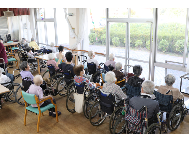 会場にはたくさんの人が集まりました😮