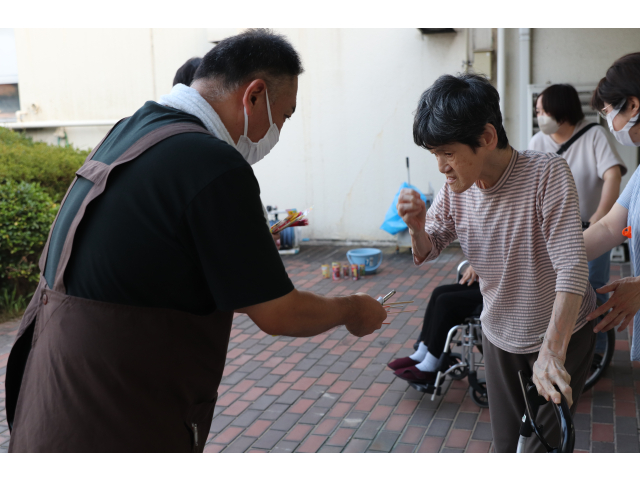 みんなで手持ち花火をしよう🥰