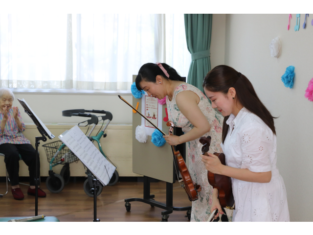 演奏も終わりかと思いきや😲