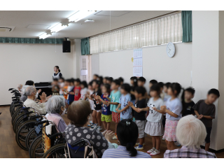 大きく体を動かして踊ります🤩