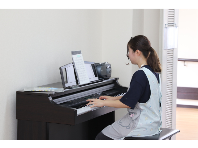 保育士さんのピアノ🎹演奏に合わせて🎶🎶