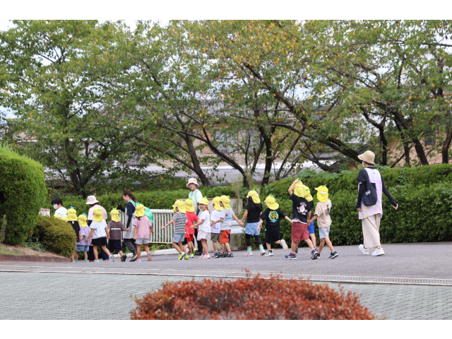 歩いて保育園に帰ります🧒🏻🧒🏻🧒🏻