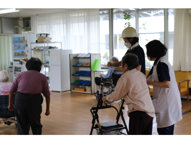 避難場所は向こうです😧