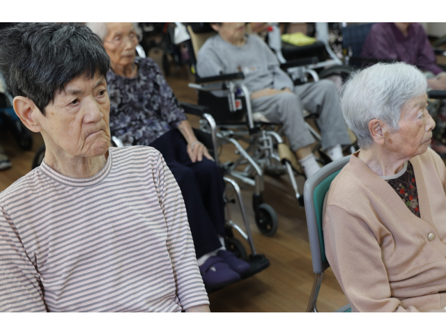 皆さんご住職のお話に耳を傾けています👂