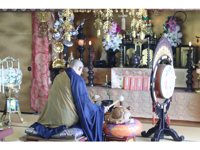 『長澤寺』のご住職による読経📖