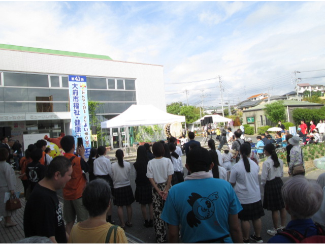 秋晴れの中、開会式では迫力ある太鼓から始まりました
