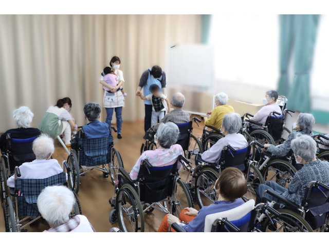 たくさんの利用者様に緊張したご様子😣