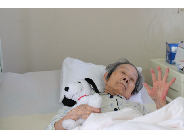 お祝いに訪問したら手を振ってくれました👋