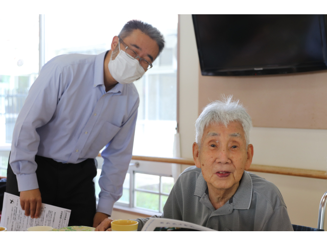 苑長と一緒にカメラ目線👀