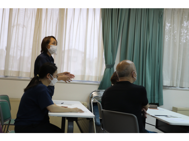 グループの意見をまとめて発表しました