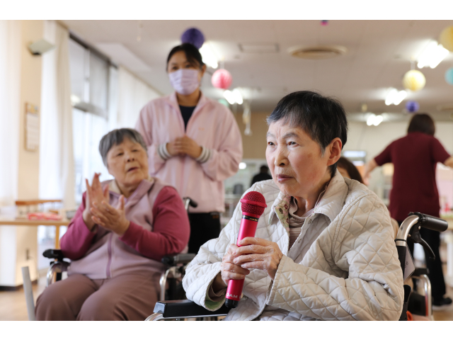 音程を掴むために真剣な表情😮