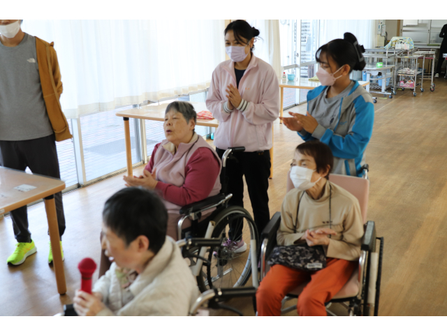 手拍子でノリノリ👏