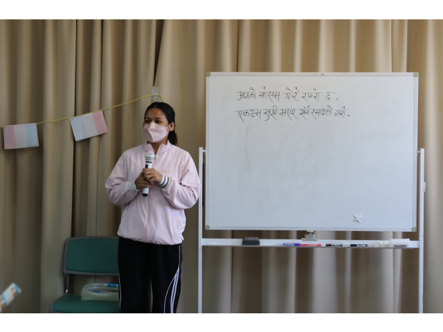 技能実習生かネパール語で挨拶を書きました😯なんて書いてあるでしょうか❓答えは後程…🤔