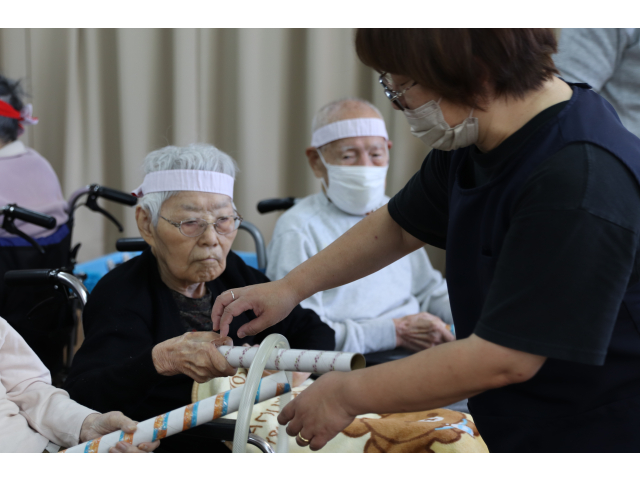 難しい人の所には職員のお助けが…😏