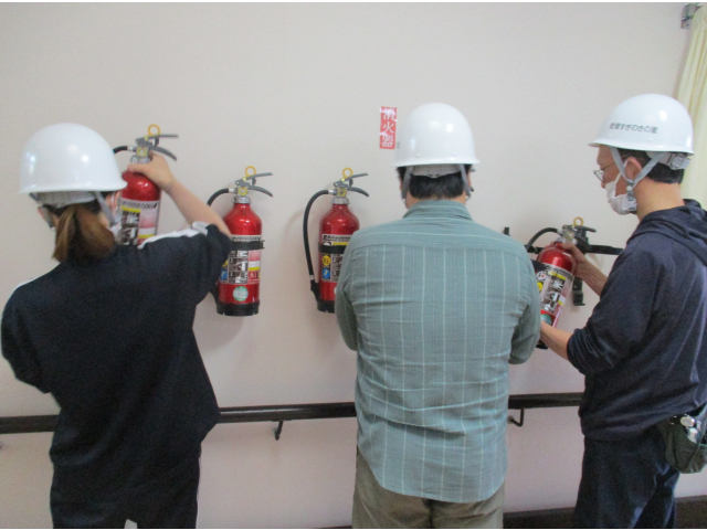 消火器を準備し火元の浴室へ🏃🏻