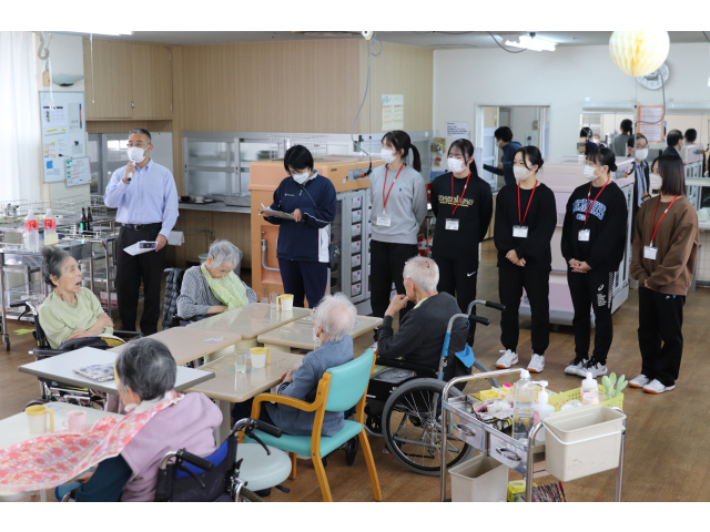 食堂でもお祝いをしました😆