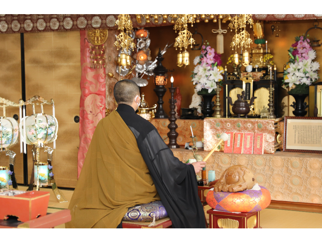 『東光寺』のご住職に読経していただきます📖