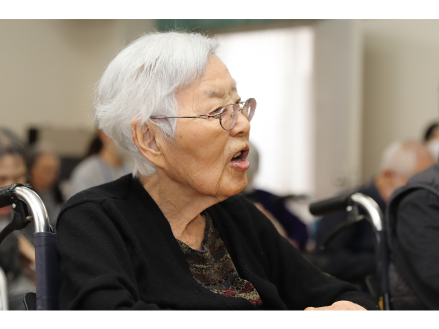 お経を一緒に口ずさんでいます😙