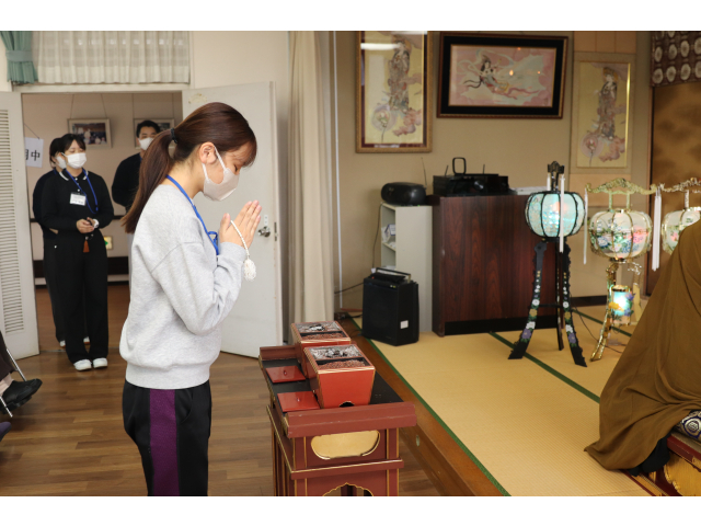 実習生もお焼香しました🤭