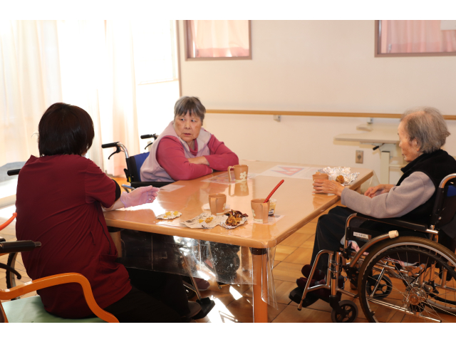 談笑しながら食べてます🥰