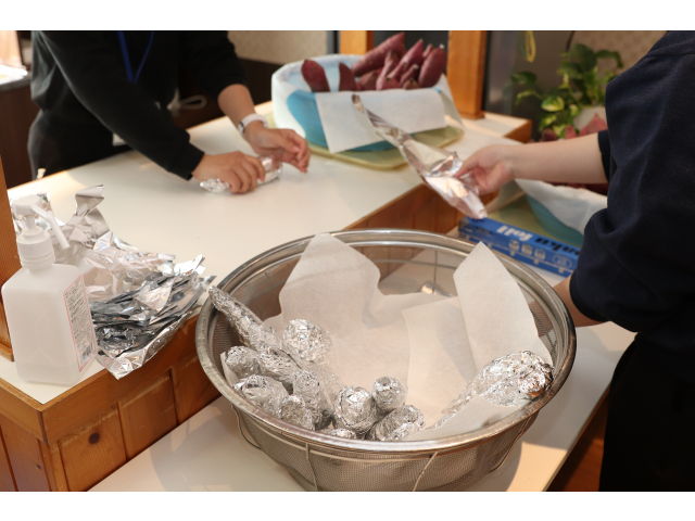 アルミホイルで包みます🤭