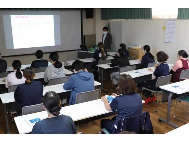 皆さん真剣に聞き入っています👂