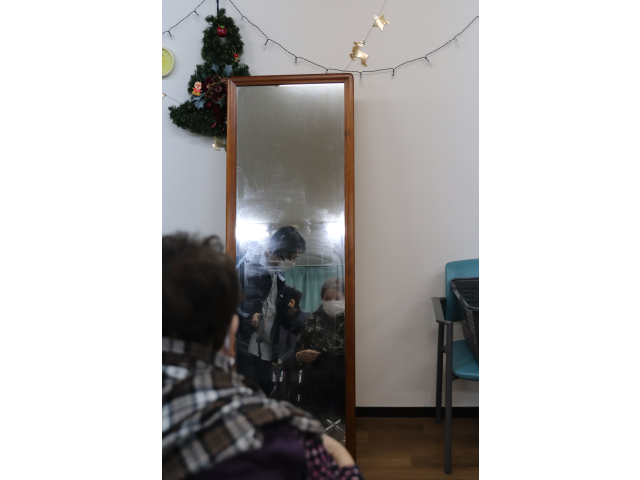 鏡の前で「似合うかなぁ❓」🪞