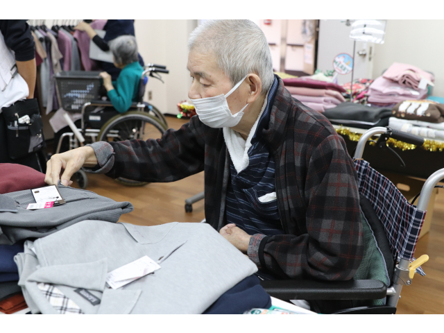 こちらは真剣に吟味中…😳