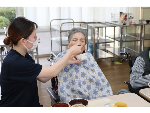 介助で美味しそうに召し上がっていました😌