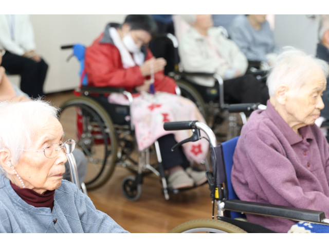 皆さん熱心にお参り🙏