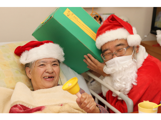 枕元に堂々とプレゼントを置くサンタ🎅