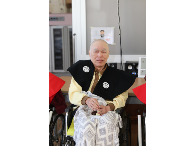 年男の方には張り切って豆を投げて頂きました🤗