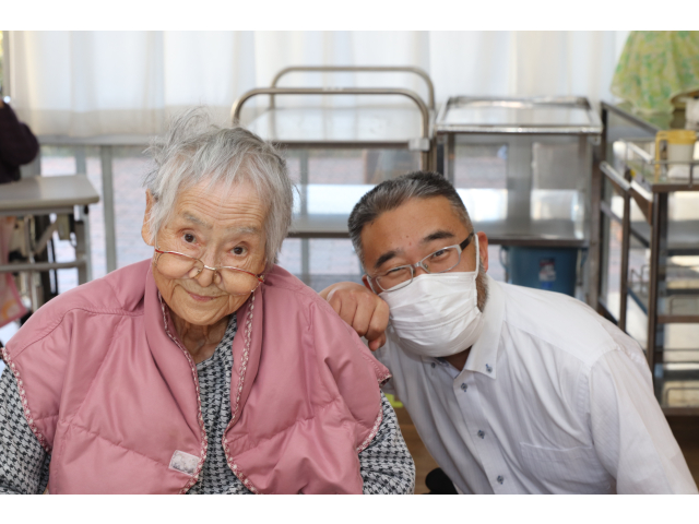 苑長と一緒に笑顔で😆