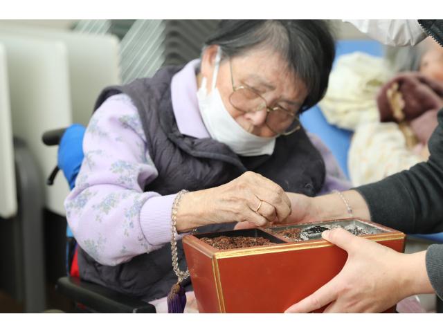 熱心にお焼香されていました😯