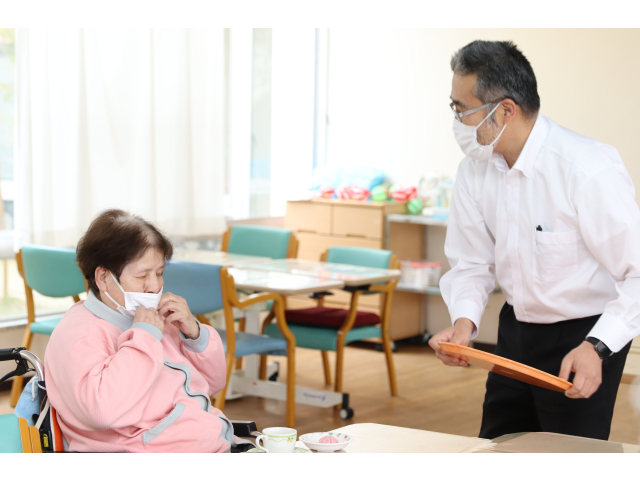 飲み物は熱いから気を付けて😳