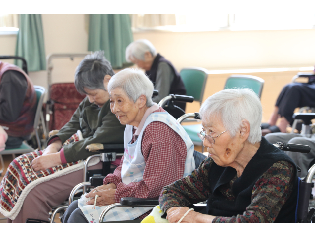 お経を一所懸命聞いていました👂