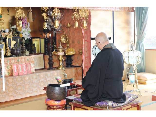 『普門寺』のご住職による読経📖