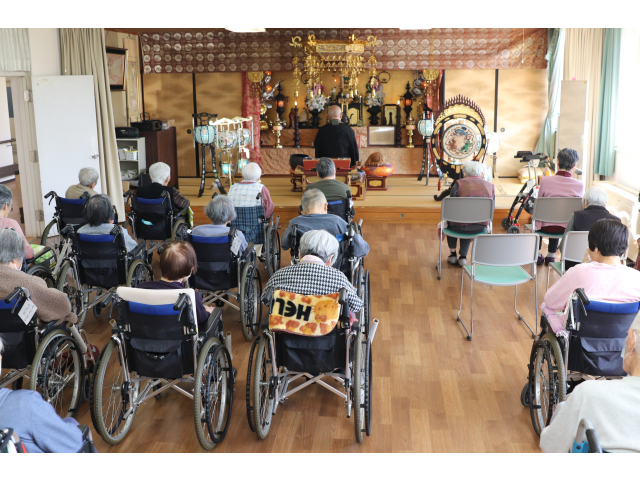 皆さん熱心にお参り🙏