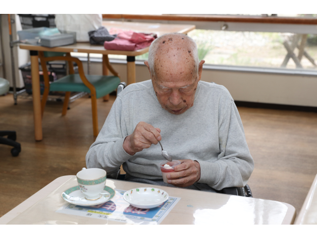 こちらはいちごプリンに夢中です🤩