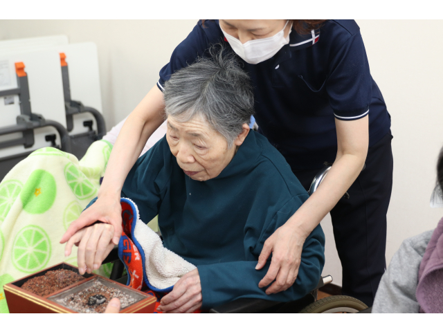 お手伝いしてもらいお焼香しました😧