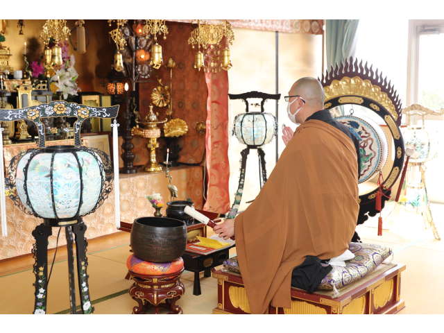 『長澤寺』のご住職による読経📖