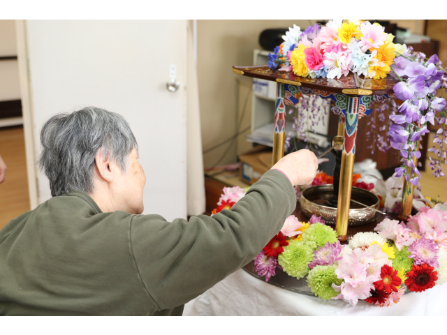 順番に甘茶をかけます🤭