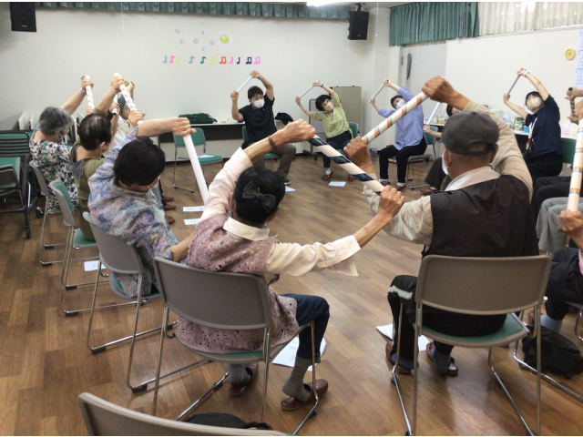 身近にある「ラップの芯」を使った体操も😯