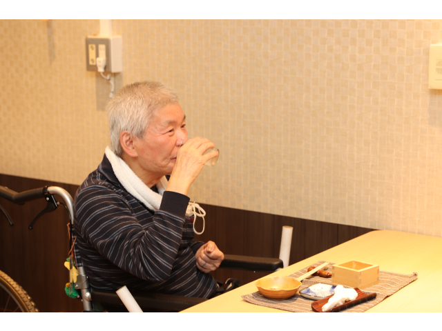 美味しいものを食べてこぼれる笑み🤭